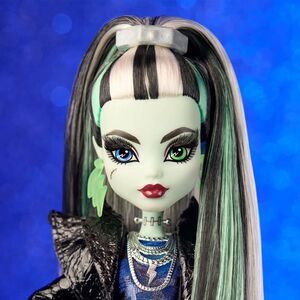Monster High Haunt Couture Midnight Runway Frankie Stein Doll  MIB